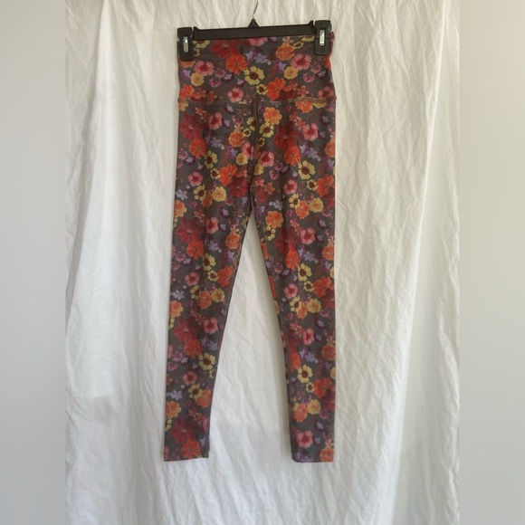 Beyond Yoga Pressed Flowers SoftMark High Waisted Midi Legging Size Small - Picture 2 of 16
